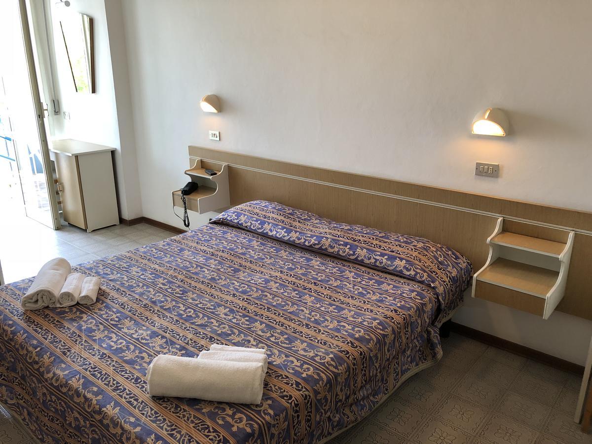 Hotel Alexander San Mauro Mare Exteriör bild